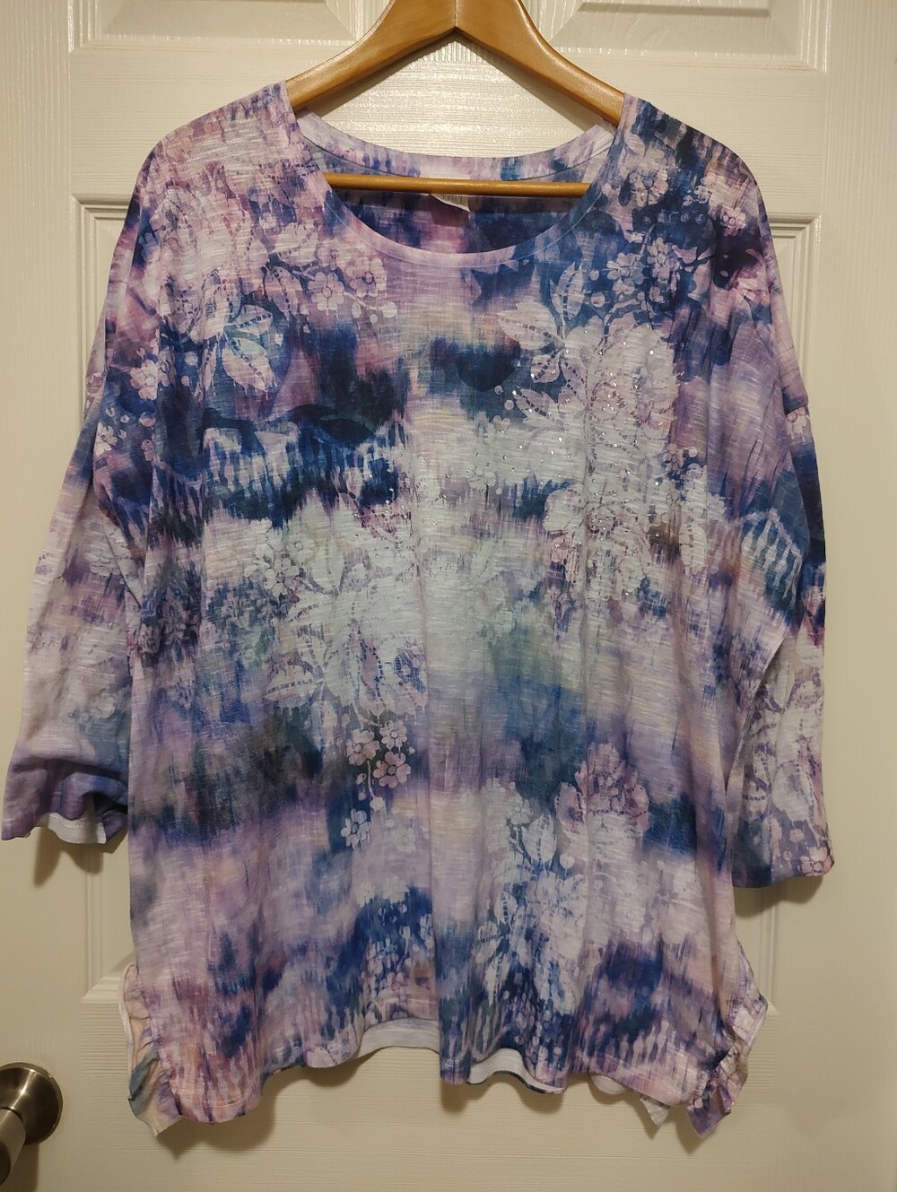 Time and Tru Floral Tie-Dye Scoop Neck Top in Purple and Blue